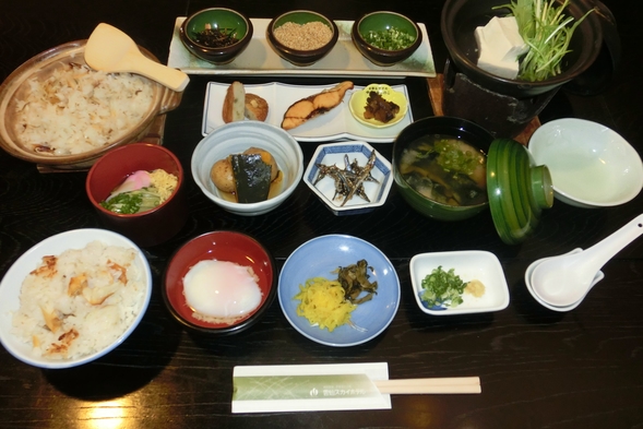 ★ 新プラン ★　牡蠣を食べよう！！　『 牡蠣の朴葉味噌 』 蒸し焼き付き郷土会席プラン